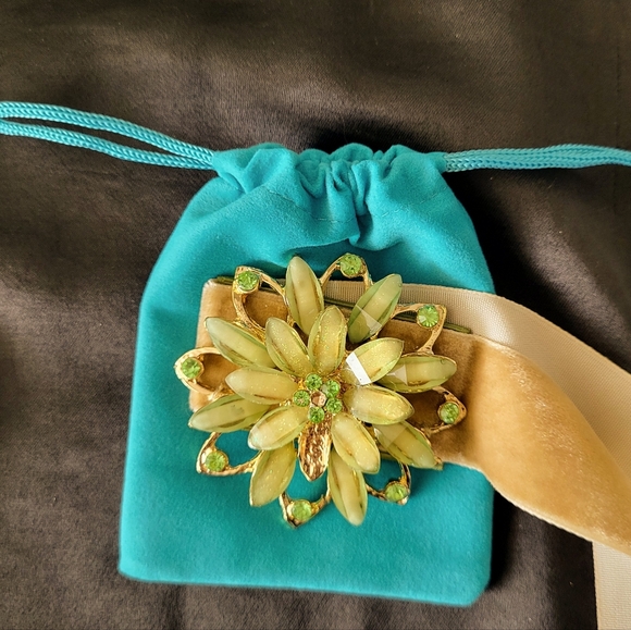 Upcycled Vintage Floral Rhinestone Velvet Choker Necklace - Picture 7 of 7